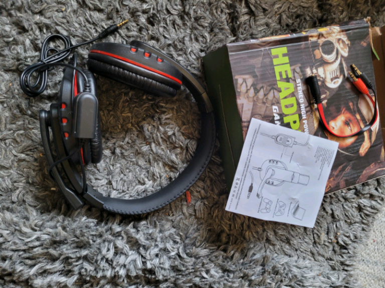 Xbox 1 , PlayStation 4 headset and mic, dual shock remote 