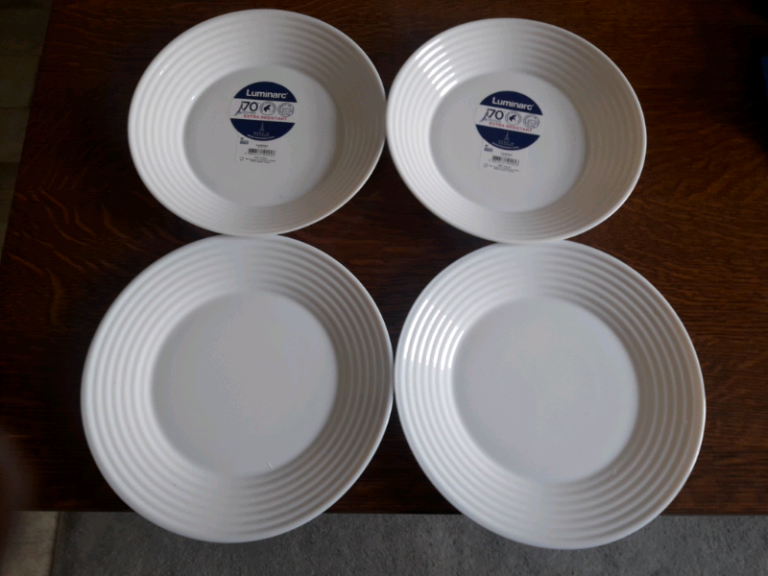 Luminarc large dinner plates (4) items for sale new 