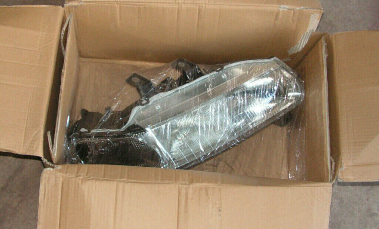 NEW ROVER 400 R8 HEADLAMP PRE 1995 PASSINGER SIDE GENUINE BOXED XBC103550