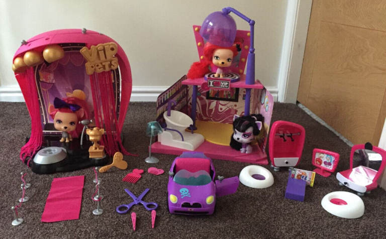 VIP Pets Awards Theatre, Beauty Salon, Gwen's convertible & Juliet's vanity playset, like new