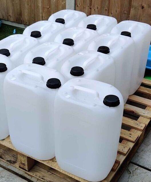 Jerry cans 25 litres (used and in very good condition) 