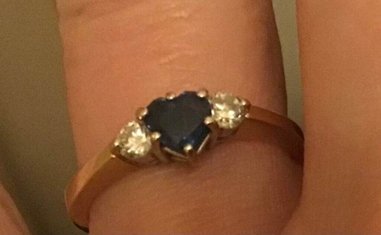 18ct gold blue sapphire and diamond ring