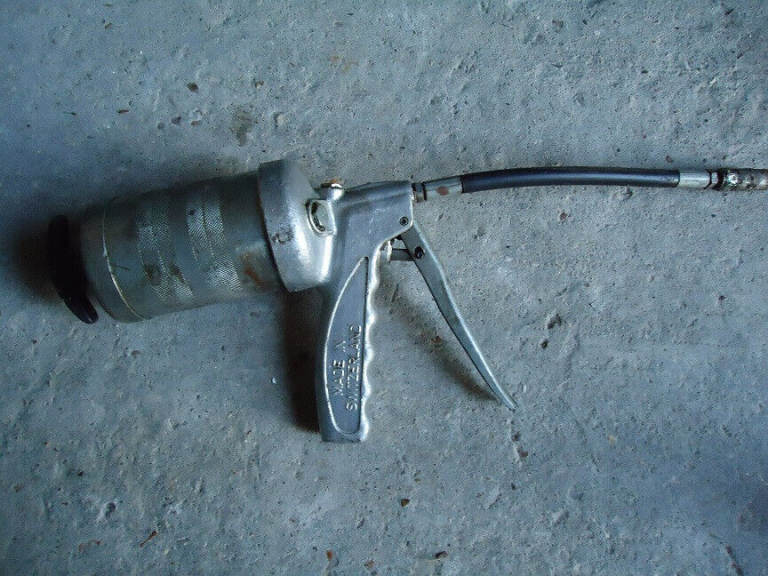 High capacity Wanner grease gun with flexible pipe - beautifully made