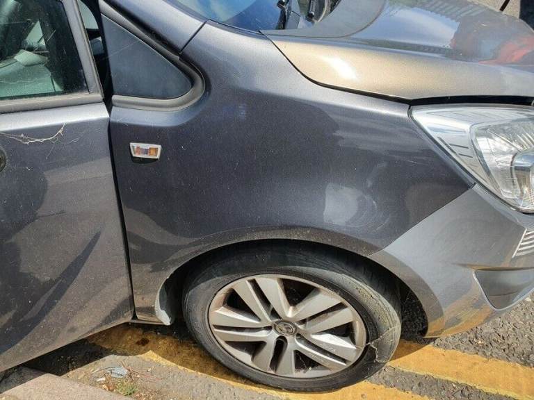 Vauxhall Meriva Right Side Headlight 2011