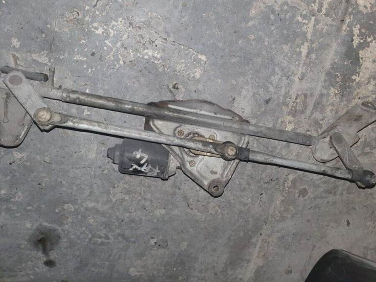Toyota RAV4 Front Wiper Motor And Linkage 2003