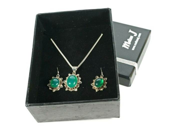 AE-Vintage Sterling  925 Silver Jadeite Necklace & Earrings