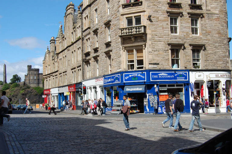 Double room in Old Town - Blair Street. Single mature/professional to share 2 bed flat. £820 + bills