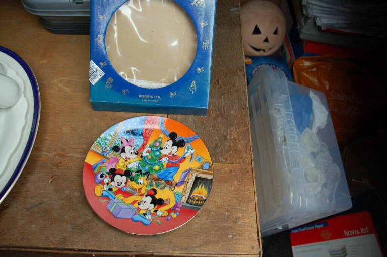 Christmas Retro collectable plate Kenley Mickey Mouse decorating Christmas tree with box