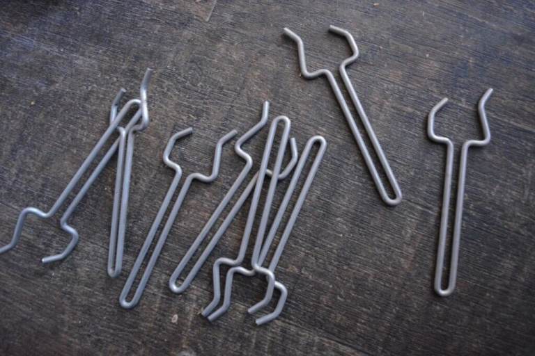 33 METAL PEGBOARD DISPLAY HOOKS, SHOP BOARD PEGS, SPACED, RACK HOLDERS