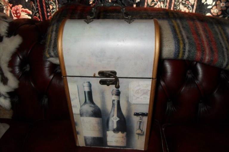 Decorated Wine Box - Room for x2 bottles - Only £15