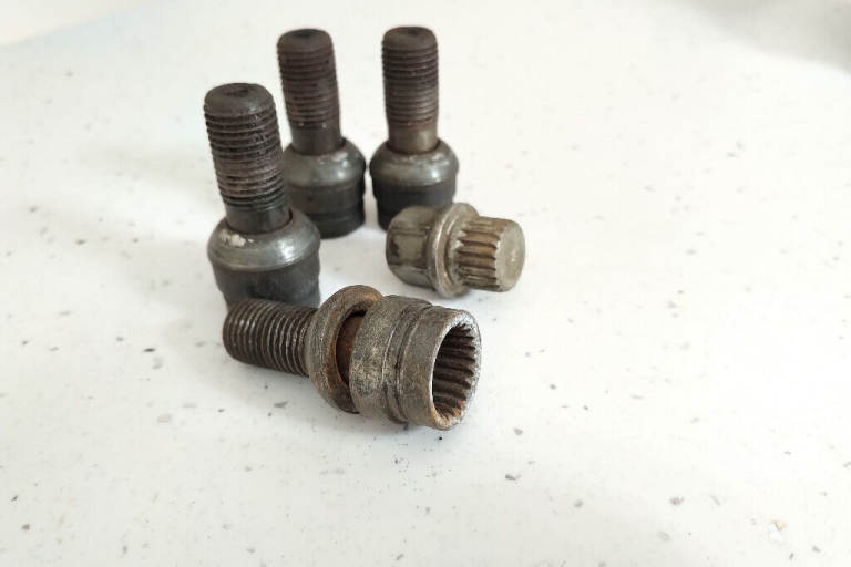 Genuine Audi S4 S5 S6 S7 A8 Locking Wheel Bolt Kit