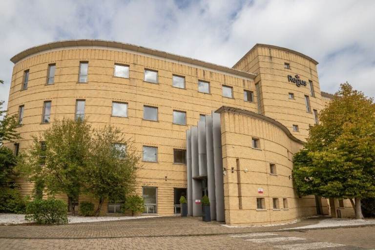 Reading - RG6 1PT, 4 Work station private office to rent at 400 Thames Valley Park Drive 