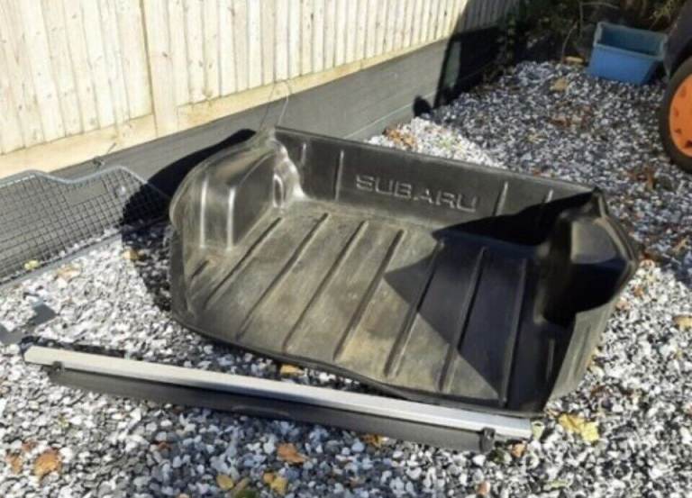 Subaru Legacy/Outlander moulded tray large boot liner car accessory 