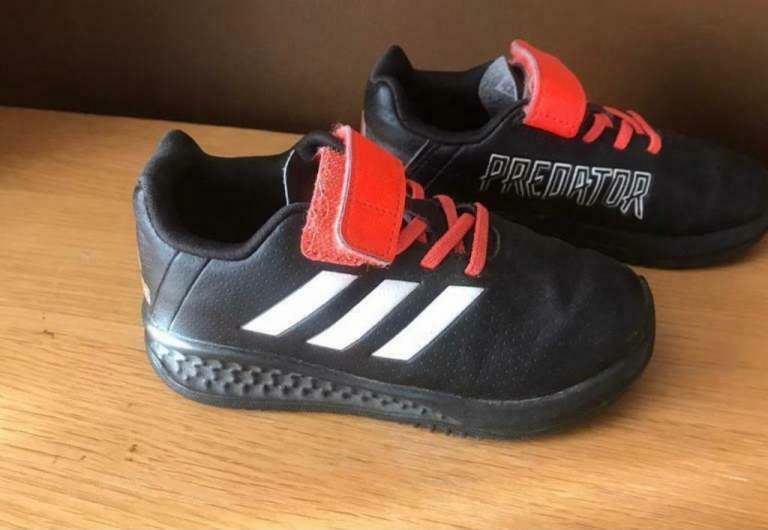 Adidas kids Predator trainers size 7K