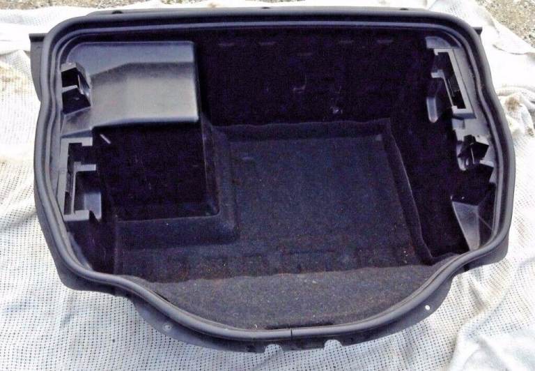 Smart Roadster under bonnet storage box