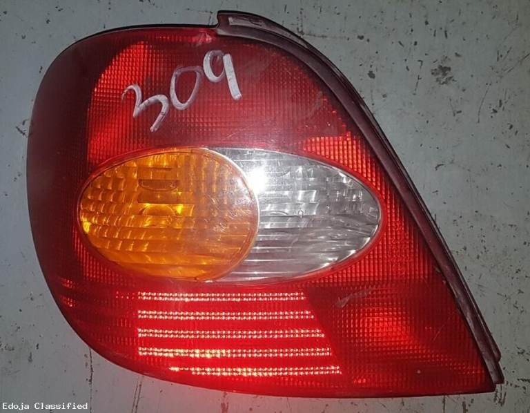 Toyota Avensis Left Side Rear Light 2000