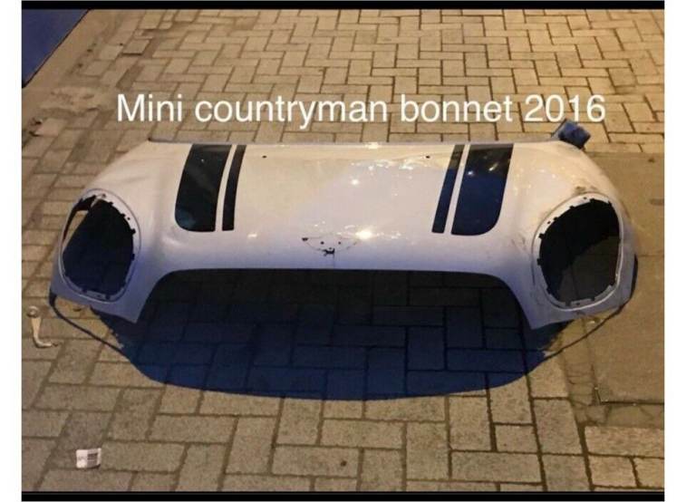 Mini country man 2016 Bonnet in red needs repair/respray 