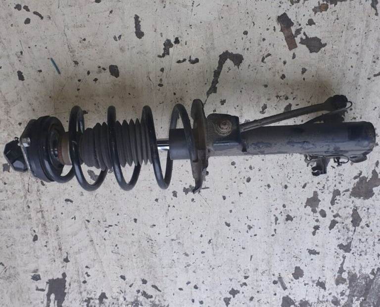 Mercedes B180 Right Side Front Leg Shock Absorber 2009