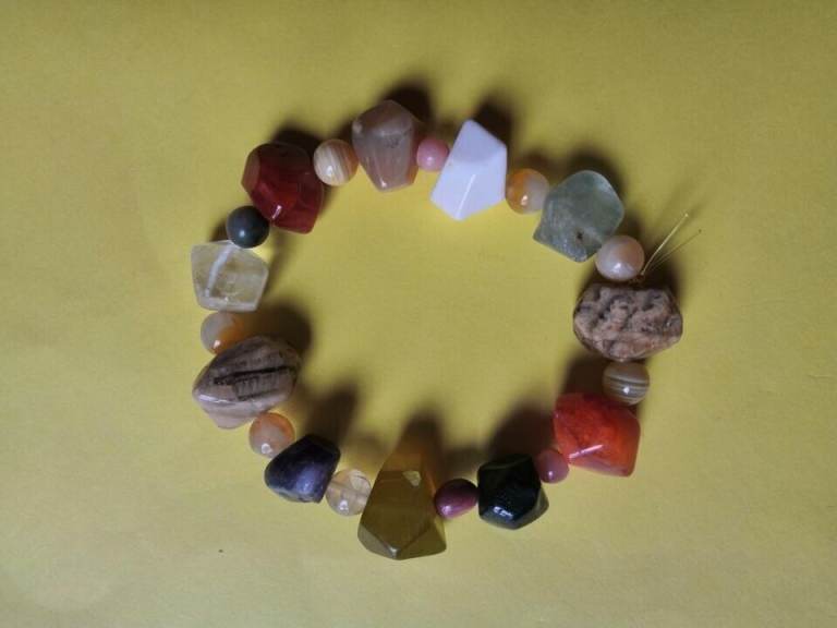 Natural Crystals Agates Stones Bracelet with New Elastic Thread