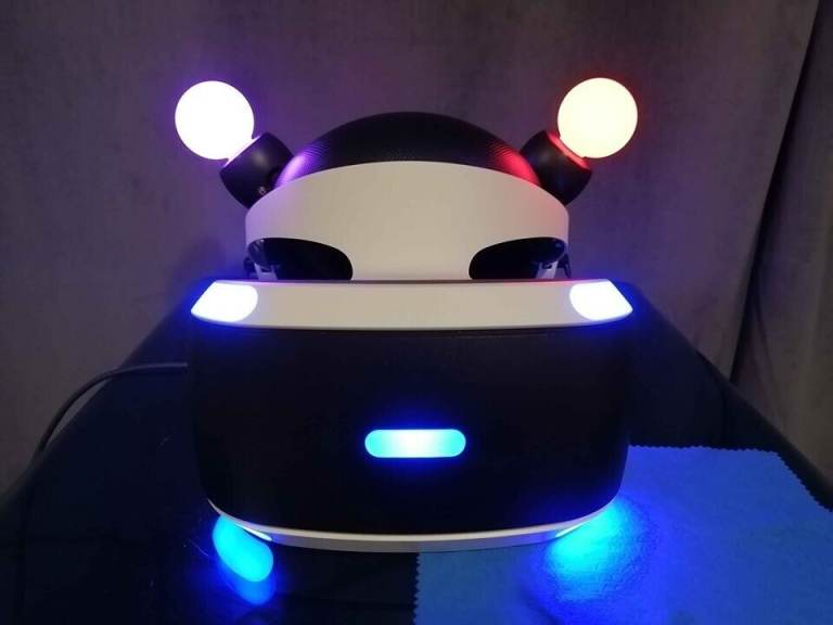 PS VR BUNLDE PS4 VR with Move Controllers and Camera