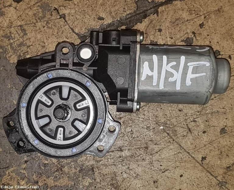 Kia Ceed Left Side Front Window Motor 2010