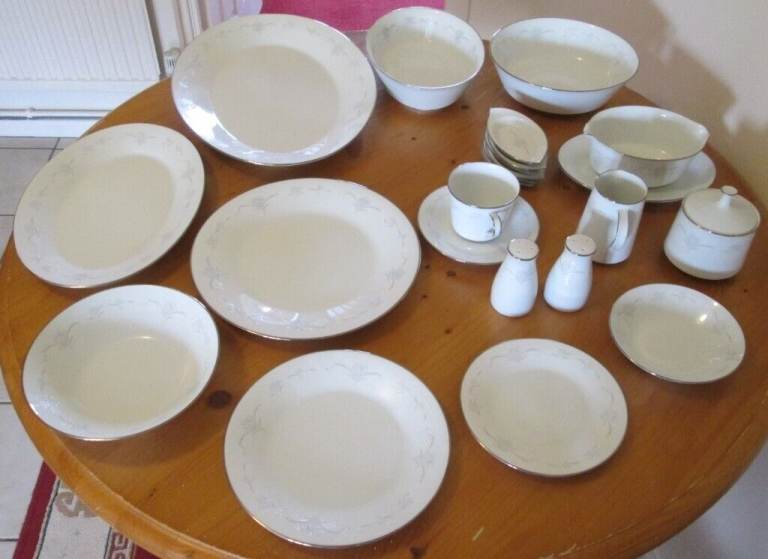 'NORITAKE' VINTAGE DINNER & TEA SET, 99 PIECES, CASABLANCA 6842 DESIGN , VGC