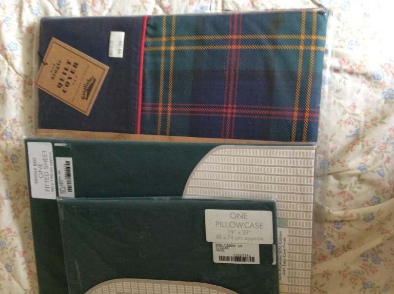 New single quilt and fitted sheet and pillow case 