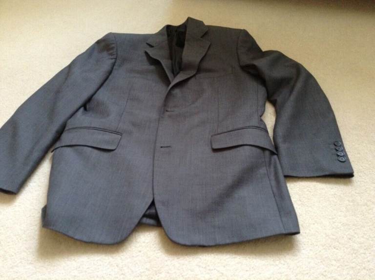 DeHavilland Size 32in Gents Grey Suit Jacket - only worn couple of tim