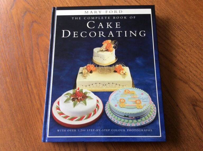 Cake Decorating Book by Mary Ford Includes All Stages Of Cake Making