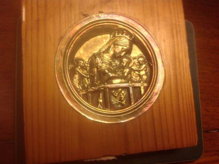 Cellini Madonna Medallion v Collectible solid silver hallmarked beautiful Christian Symbol