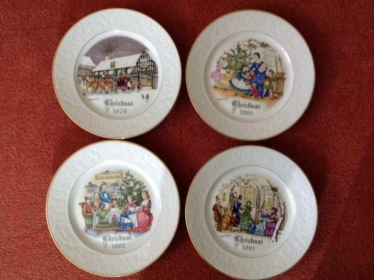 Royal Worcester Set of 4 Christmas Plates