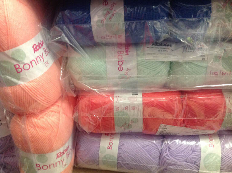 5X100G BALLS ROBIN BONNY BABE SOFT BLEND DOUBLE KNITTING WOOL YARN VARIOUS SHADES