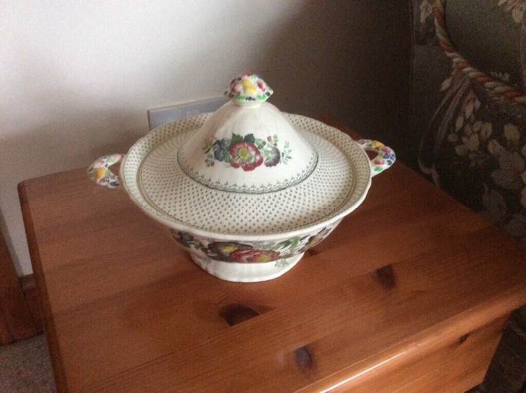 Masons Paynsley Green vegetable tureen with lid.