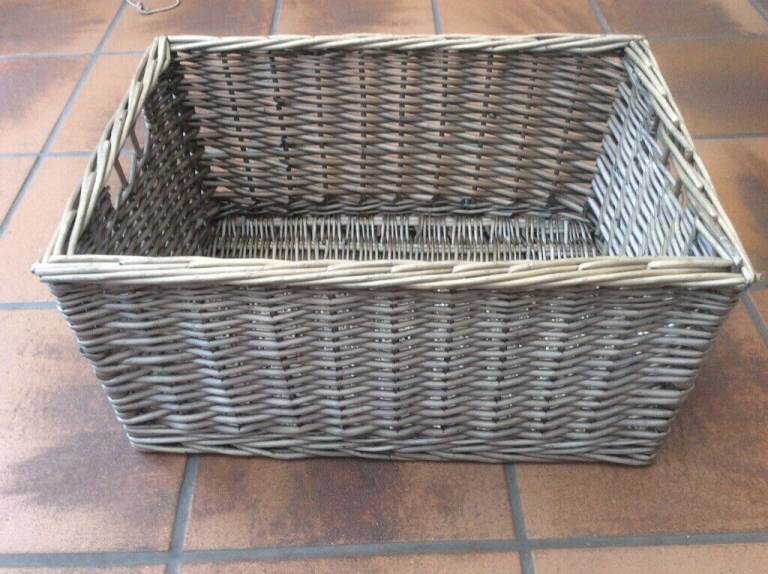 LARGE RECTANGULAR WICKER STORAGE/CHRISTMAS HAMPER/GIFT BASKET. 53x38x25cms appx