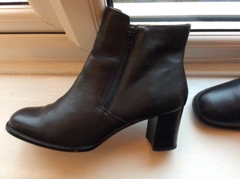 Ladies Black Leather Hush Puppy Ankle Boots Size 8 With 2 Side Zips