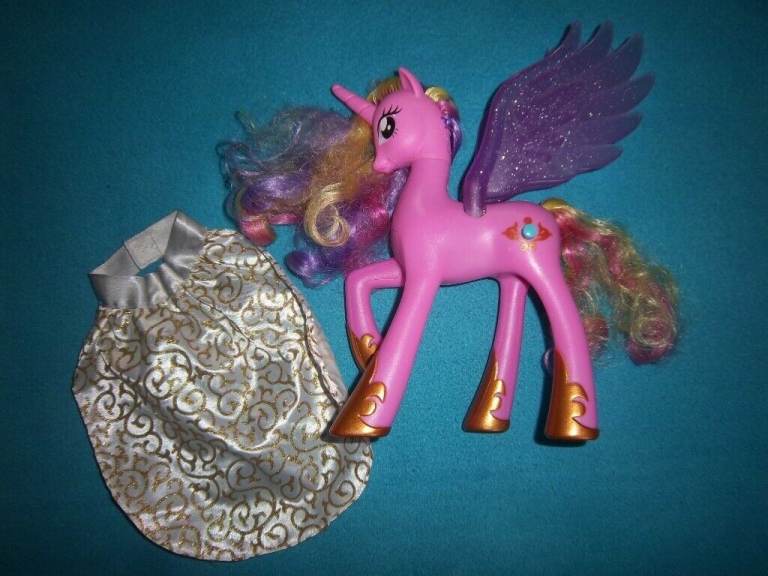 My Little Pony Princess Cadence Wedding Sounds & Lights Toy IP1