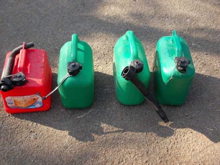 PLASTIC 5L PETR0L CONTAINERS. 