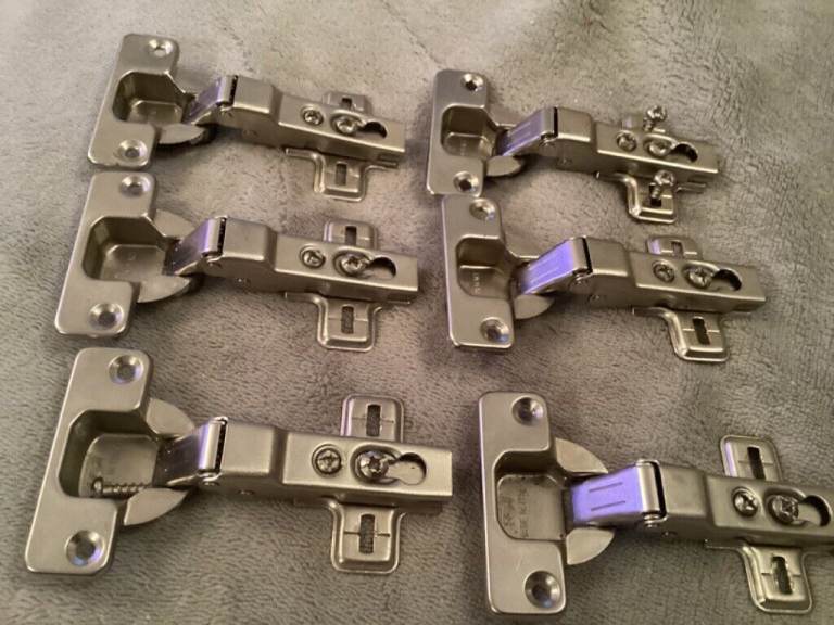 Concealed door hinges