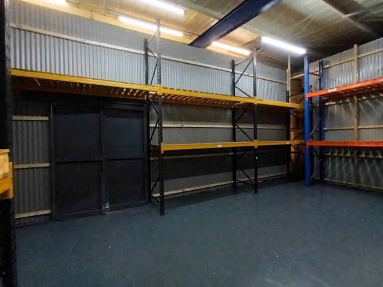 Warehouse Unit with built-in OFFICE, Workshop, Storage, Ground floor, Secure, 1 min from M74, G5 0XG