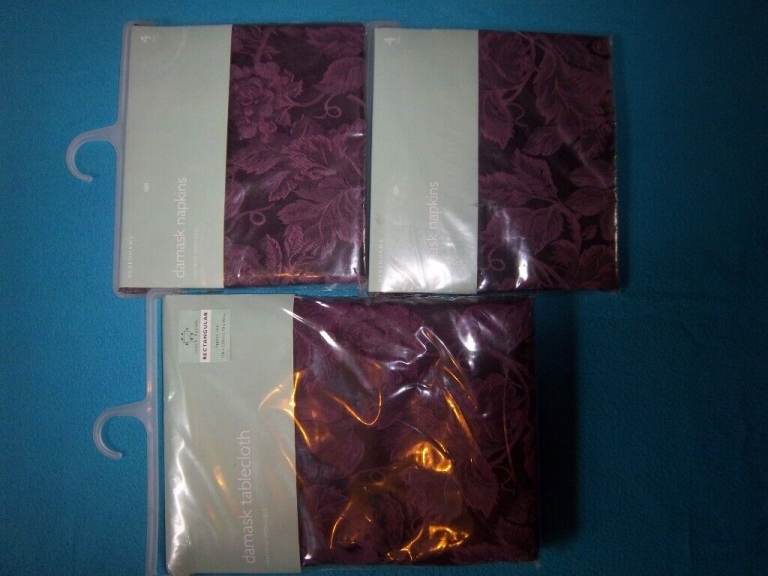New Debenhams Rectangular Purple / Burgundy Damask Fabric Tablecloth & Napkins IP1