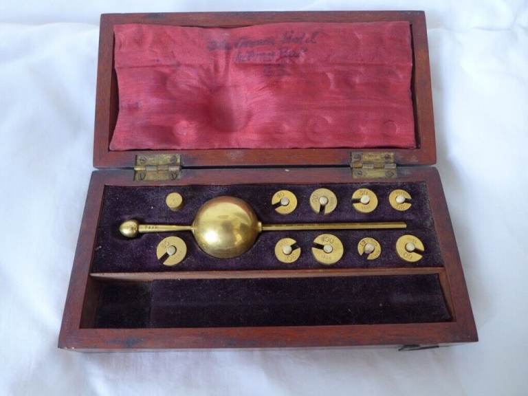 Antique Collectable Scientific Instrument: VINTAGE SIKES HYDROMETER No 7126. In original wooden box.
