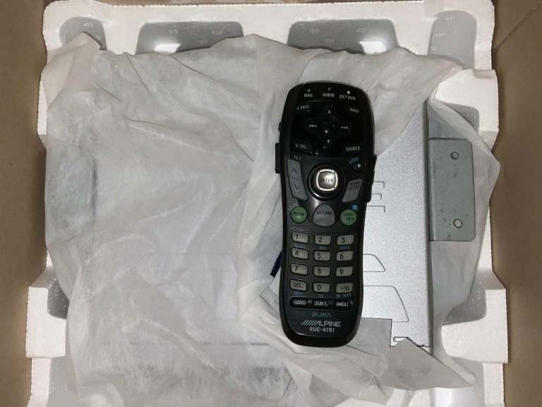 COMPLETE SET ALPINE CAR SAT NAV, 6 CD CHANGER, FOLDING HEAD UNIT SCREEN, ETC