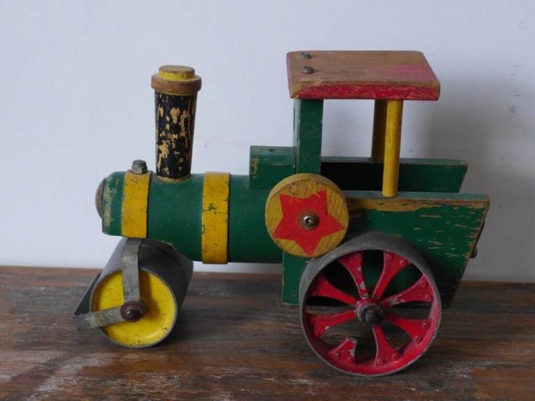 COLLECTABLE VINTAGE ANTIQUE TOY: Wood and Metal built STEAM ROLLER