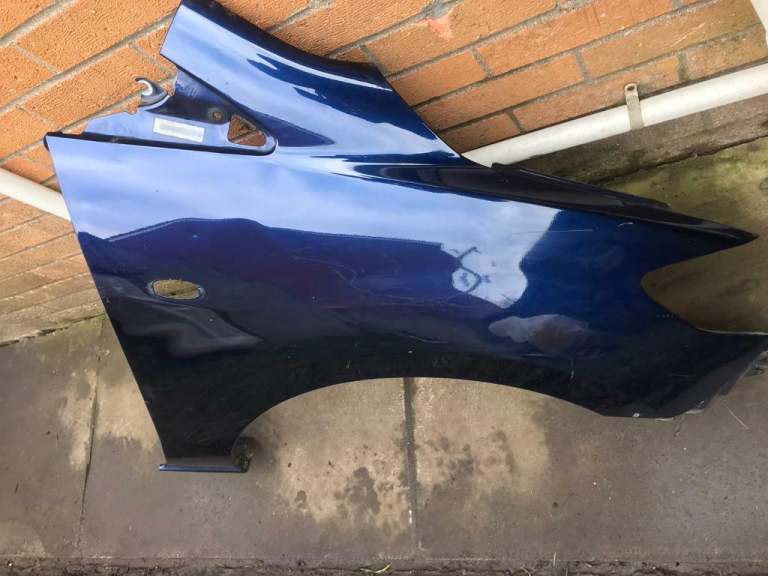 MAZDA  5 FRONT RIGHT WING PANEL IN BLUE.