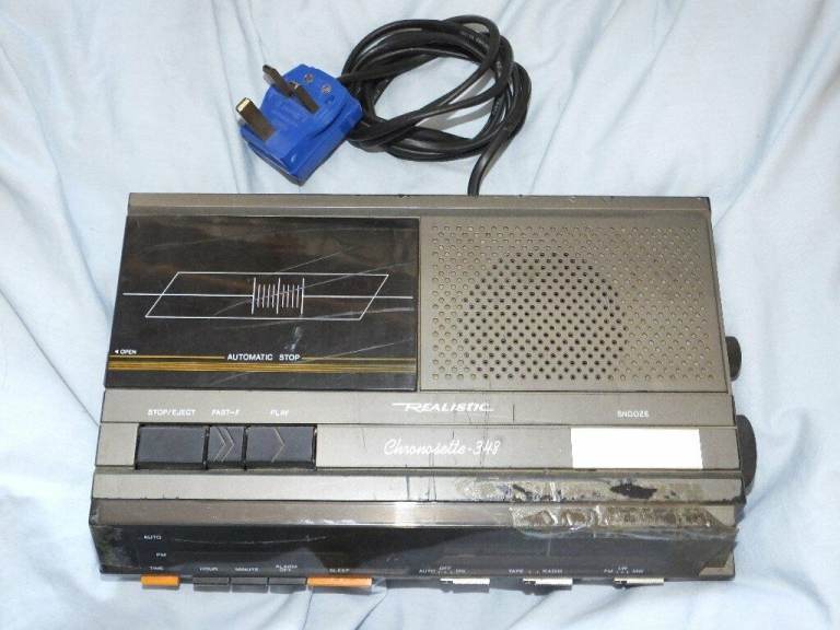 RETRO COLLECTABLE CASSETTE RADIO ALARM CLOCK