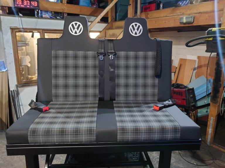 THE NEW STYLE VOLKSWAGEN 2021 GREY TARTAN PATTERN, Rock and roll bed/seat