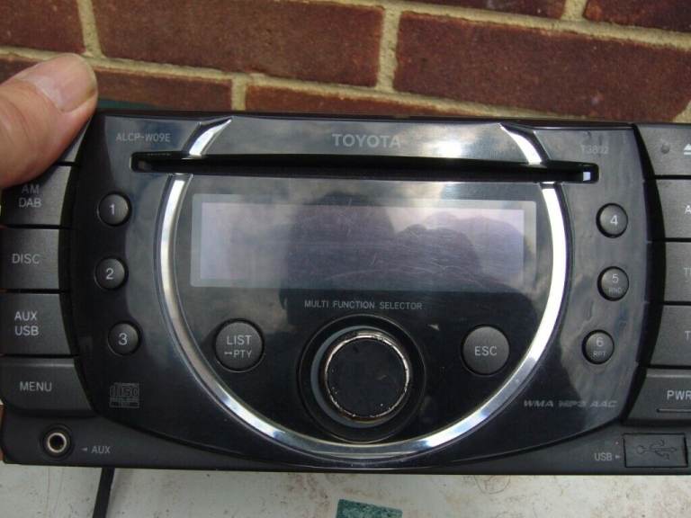 toyota hilux -hiace radio /cd  2010 onwards 
