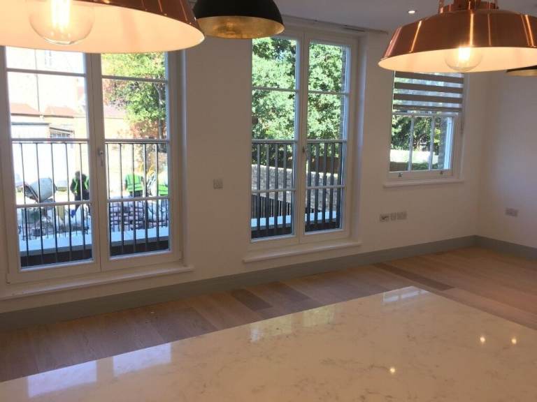 PremiumQualityHighSpecBalcony1stFloor 2 BedFlat BathShowerOpenKitchenDiningSitting VeryNearTubeShops