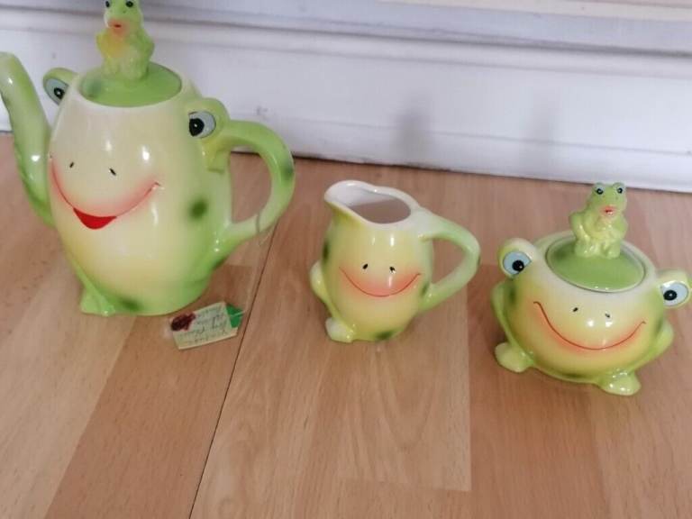 Rare Vintage Porcelain Vienna TEAHOUSE NADI FROG TEA SET : Teapot, Milk Jug & Sugar Bowl. 