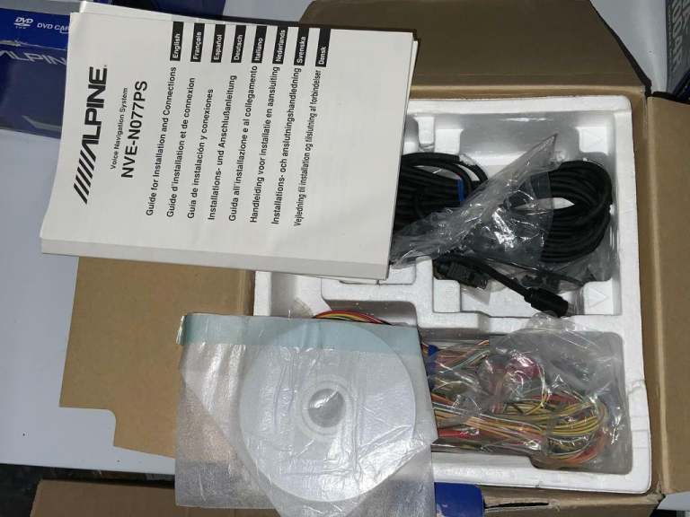 COMPLETE SET ALPINE CAR SAT NAV, 6 CD CHANGER, FOLDING HEAD UNIT SCREEN, ETC